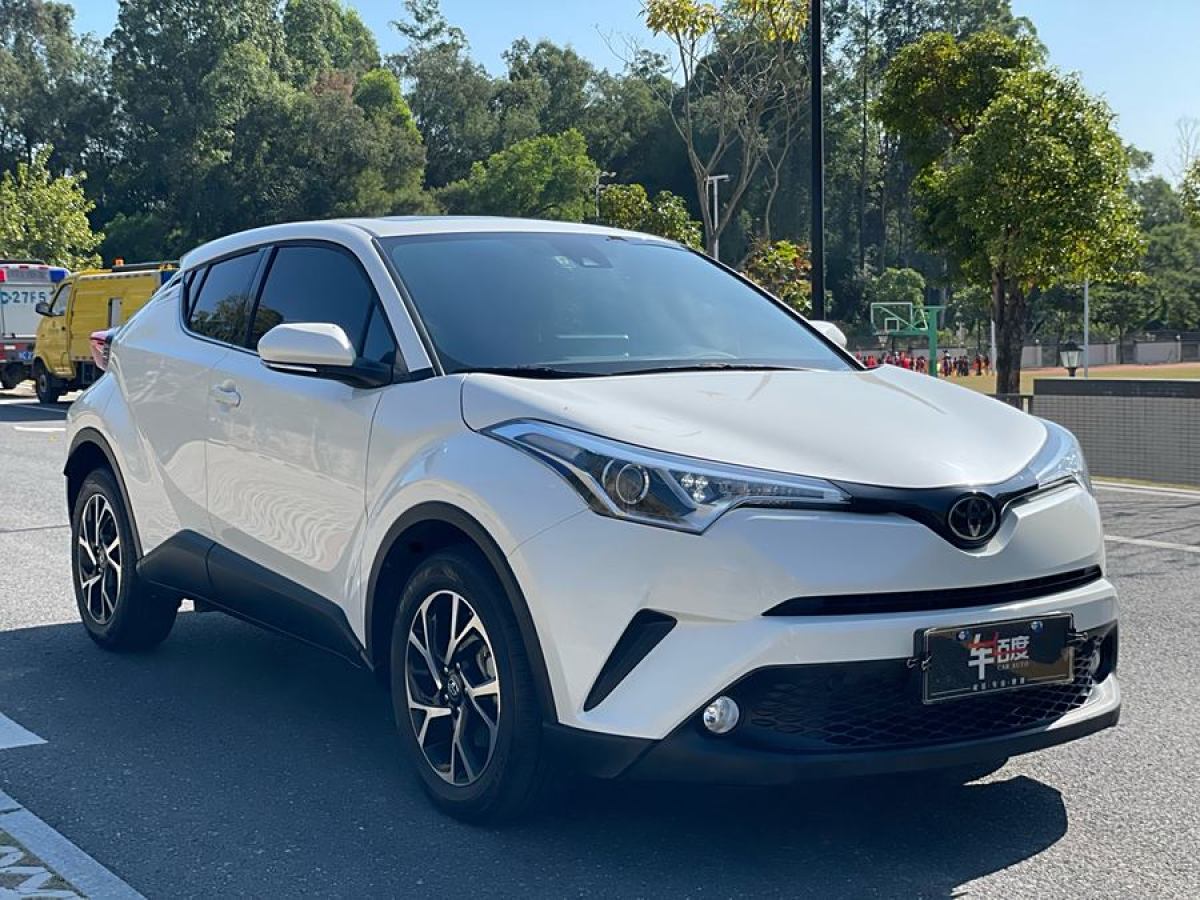 豐田 C-HR  2020款 2.0L 領(lǐng)先版圖片