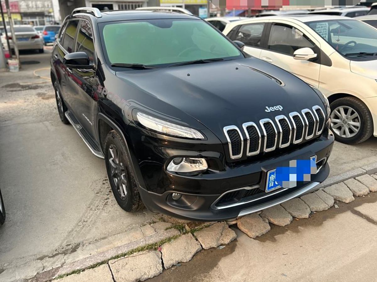 Jeep 自由光  2020款 2.0L 兩驅(qū)經(jīng)典運(yùn)動(dòng)版圖片