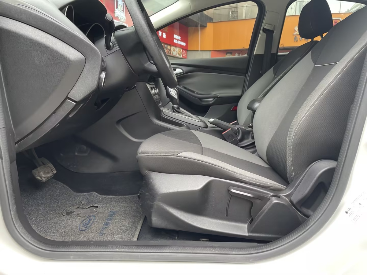2014年6月福特 福克斯  2012款 两厢 1.6L 自动舒适型