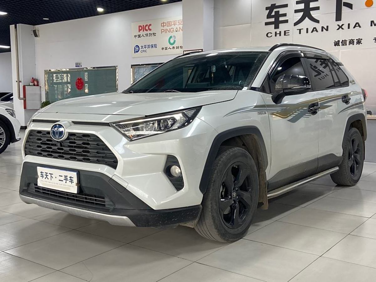 2022年4月豐田 RAV4榮放  2023款 雙擎 2.5L E-CVT四驅(qū)精英Plus版