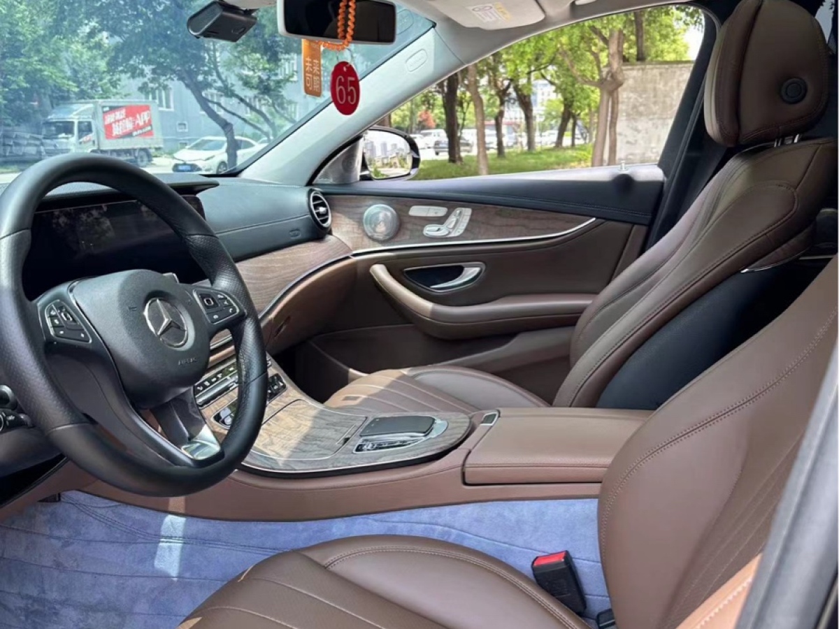 2018年08月奔驰 奔驰E级  2018款 E 300 L 豪华型