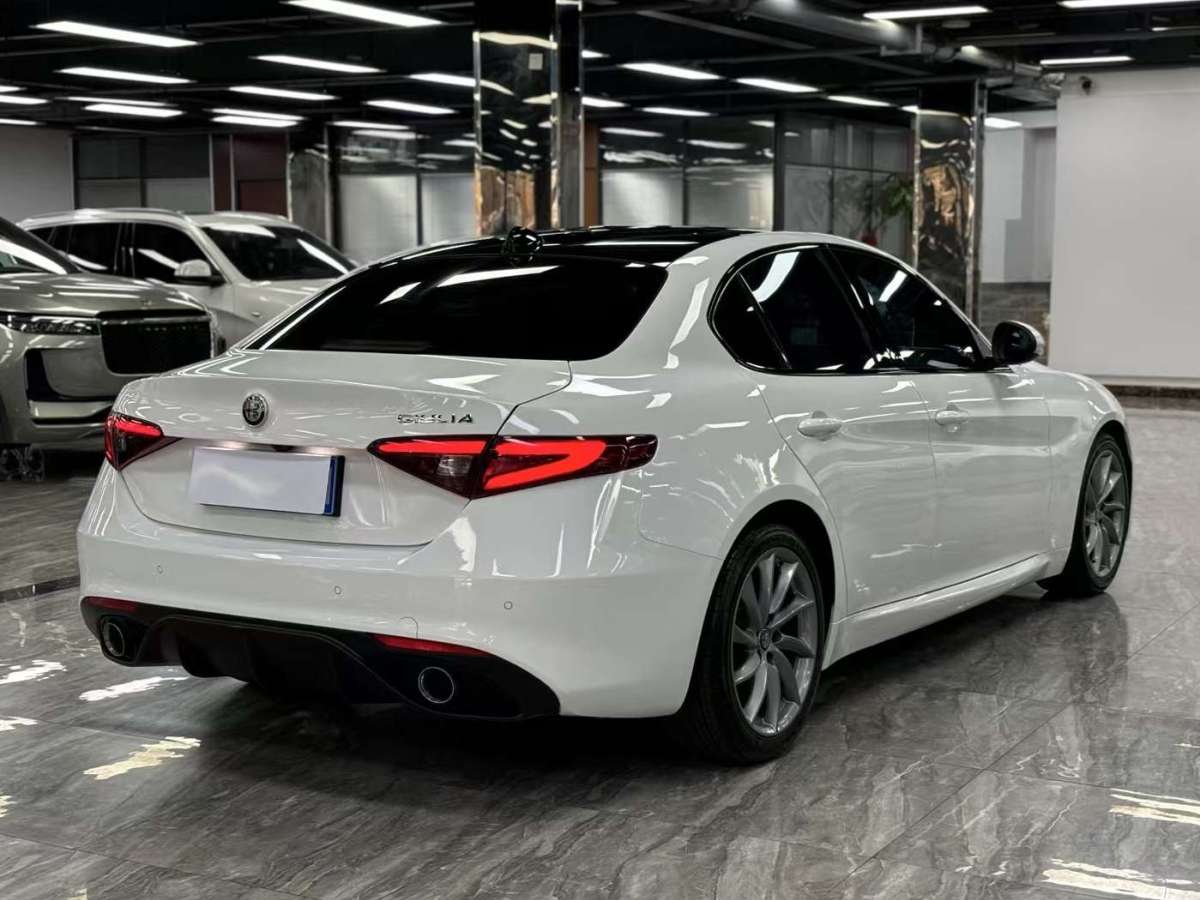 阿爾法·羅密歐 Giulia  2017款 2.0T 200HP 豪華版圖片