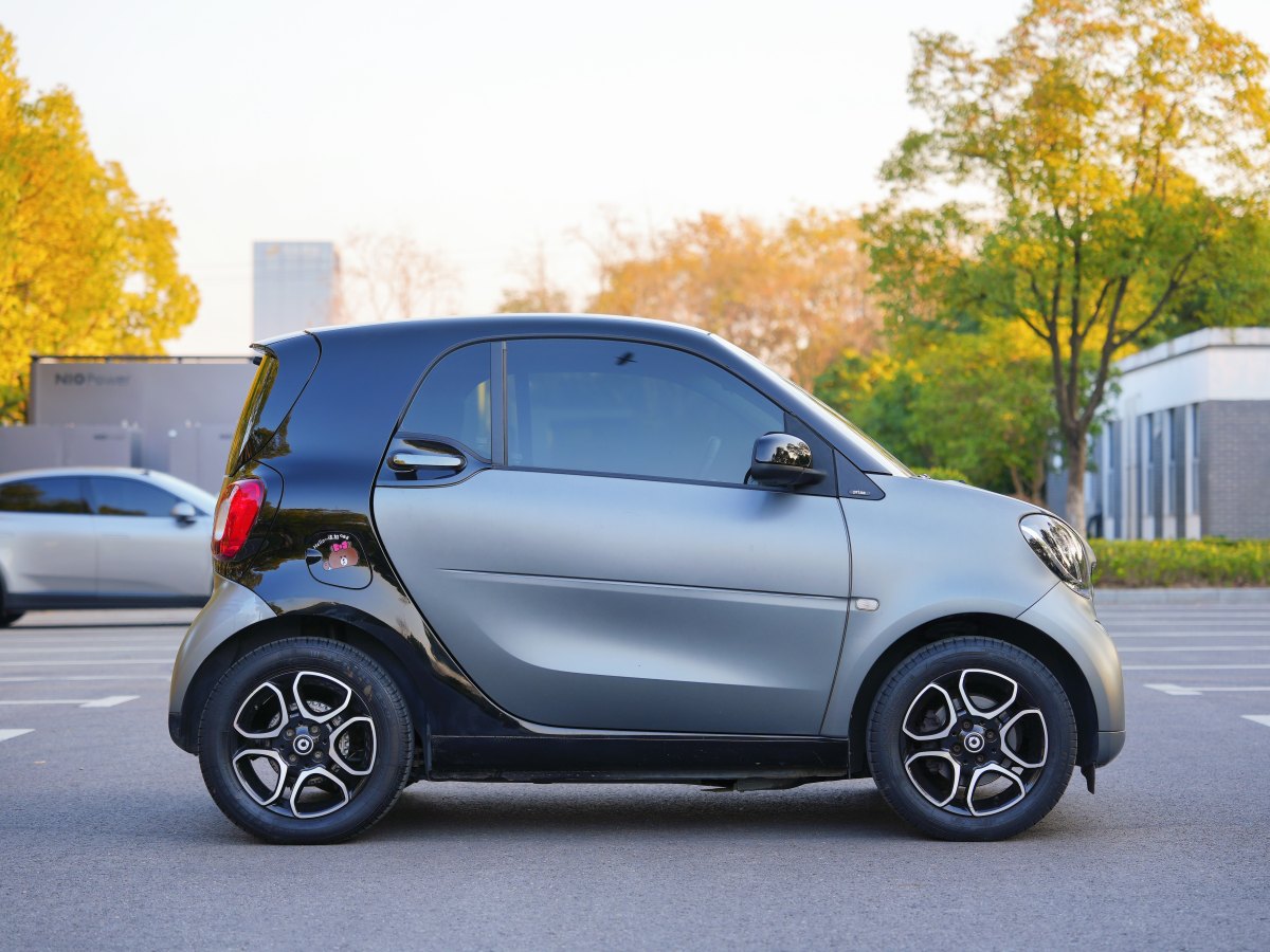 smart fortwo  2018款 0.9T 66千瓦硬頂先鋒版圖片