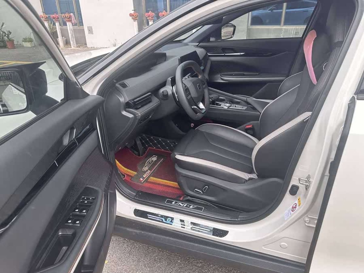 長安 長安UNI-V  2023款 1.5T 尊貴型圖片