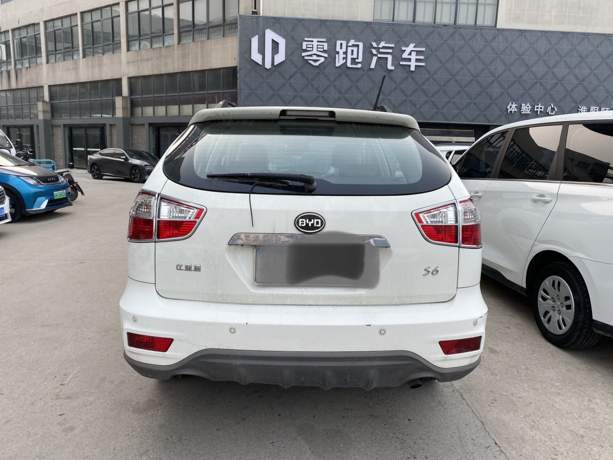 比亞迪 S6  2014款 2.0L 手動(dòng)尊貴型 5座圖片