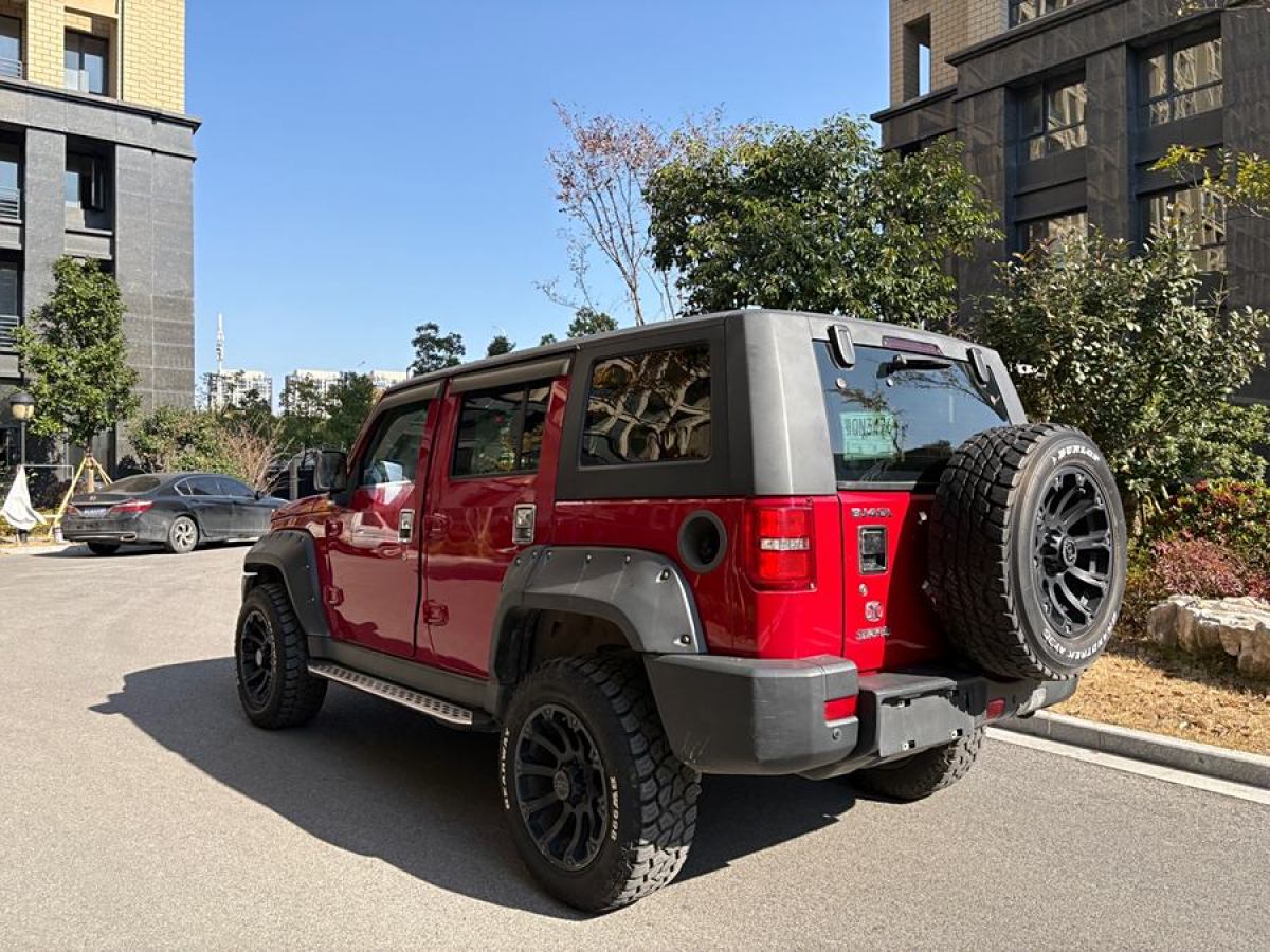 北京 BJ40  2017款 40L 2.3T 自動四驅(qū)環(huán)塔冠軍版圖片