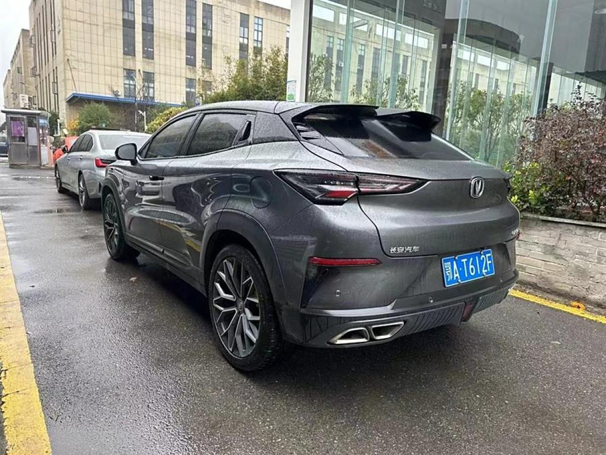 長(zhǎng)安 UNI-T  2020款 1.5T 尊貴型圖片