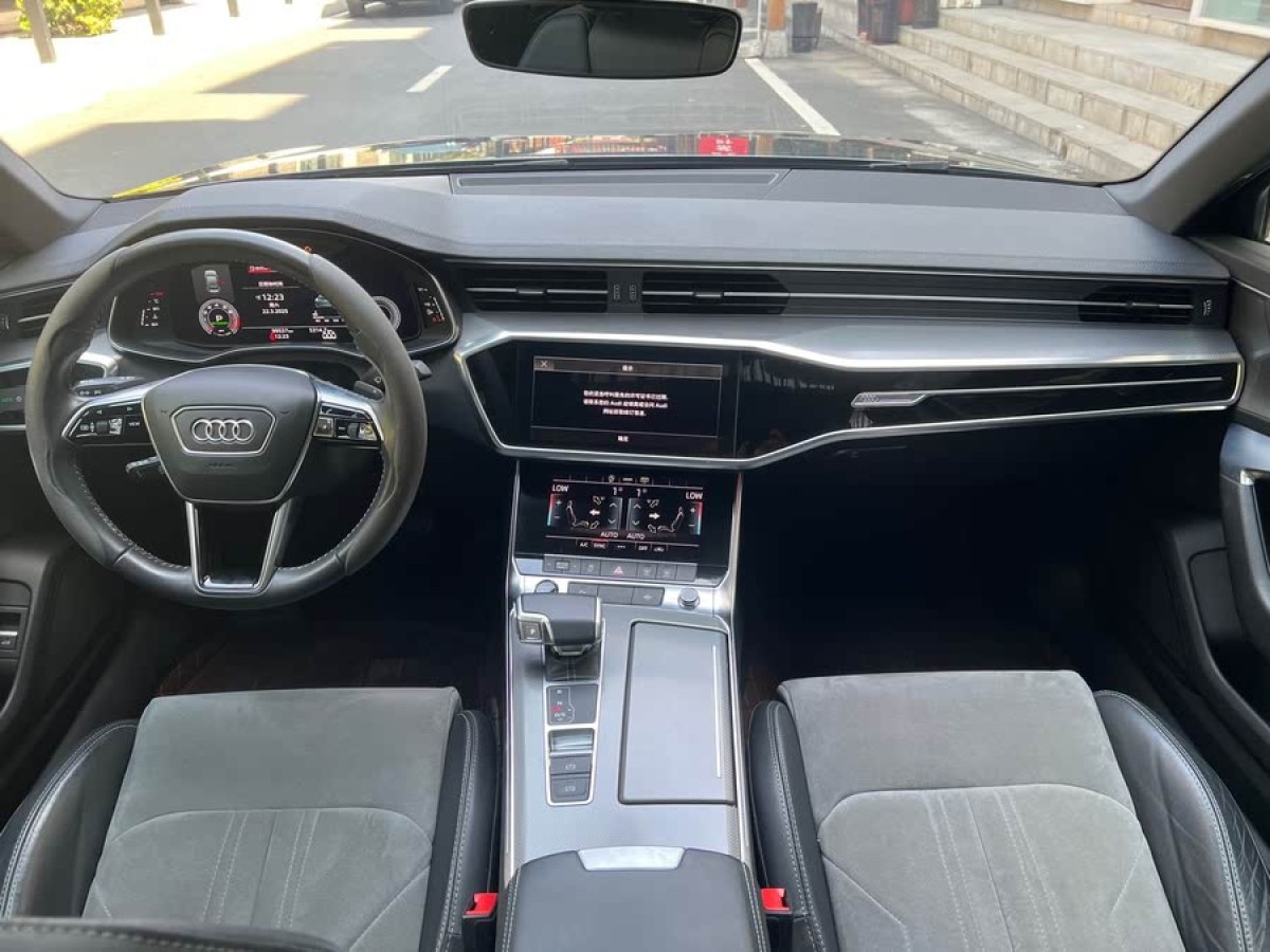 奧迪 奧迪A6L  2021款 45 TFSI 臻選動(dòng)感型圖片