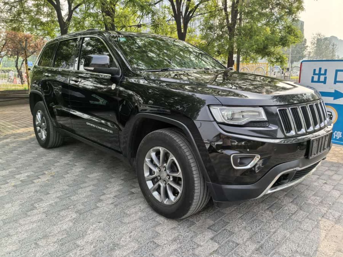 Jeep 大切諾基  2016款 3.0L 舒享導(dǎo)航版圖片