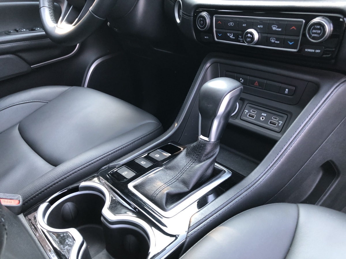 Jeep 指揮官  2018款 2.0T 兩驅(qū)進(jìn)享版圖片