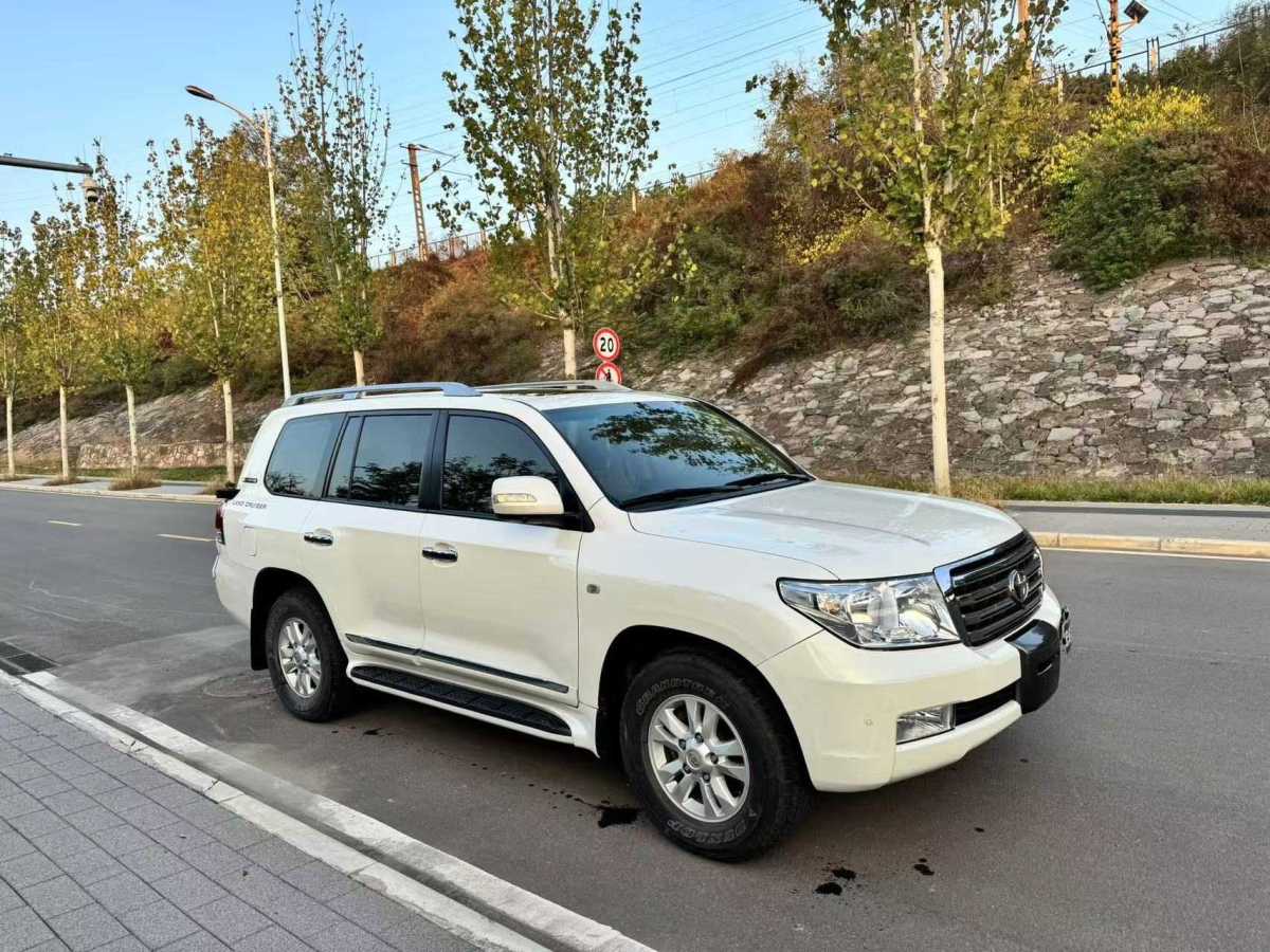 2012年4月豐田 蘭德酷路澤  2015款 4.0L V6 中東限量版