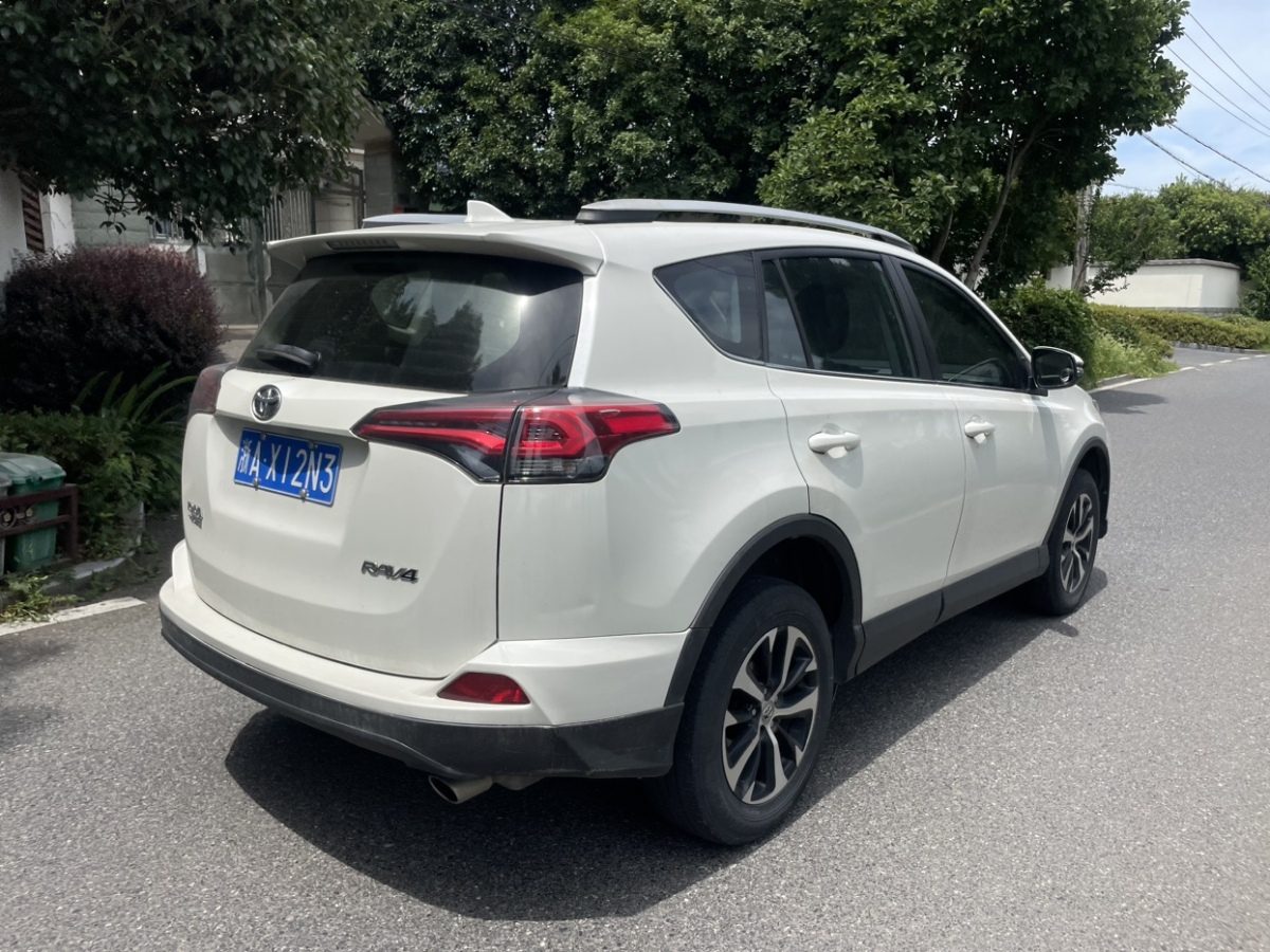 2017年1月丰田 RAV4荣放  2016款 2.0L CVT两驱都市版