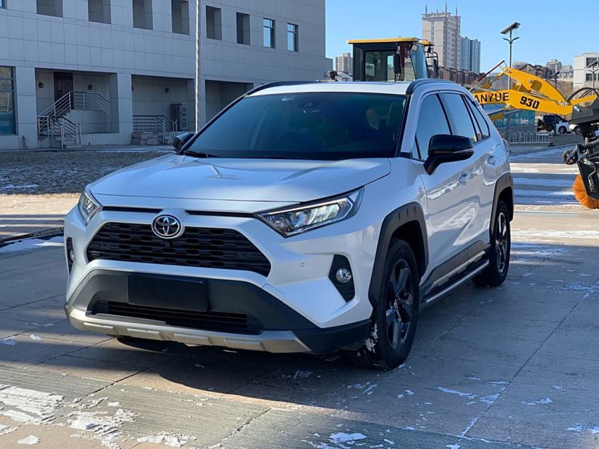 豐田 RAV4榮放  2022款 2.0L CVT四驅(qū)風(fēng)尚Plus版圖片