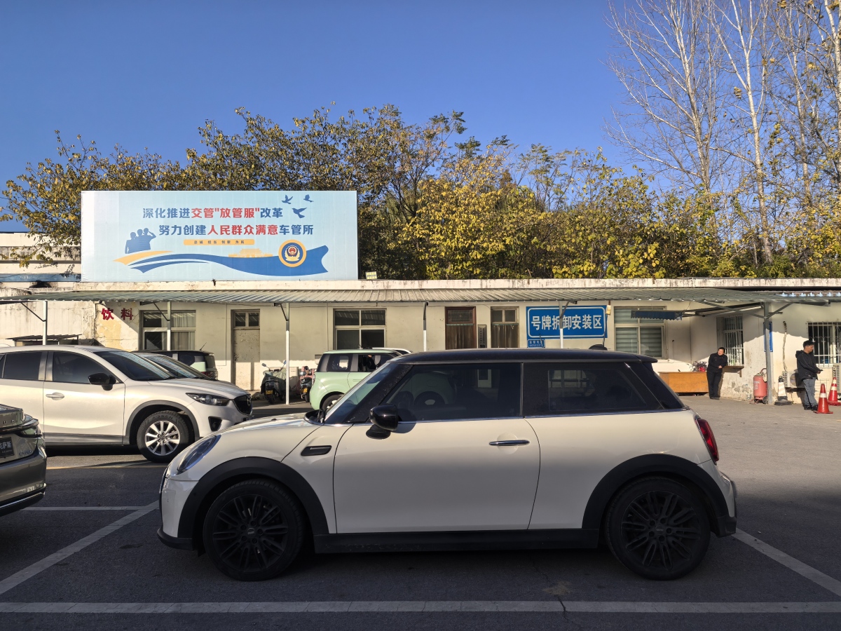 MINI MINI  2022款 改款 1.5T COOPER 經(jīng)典派圖片