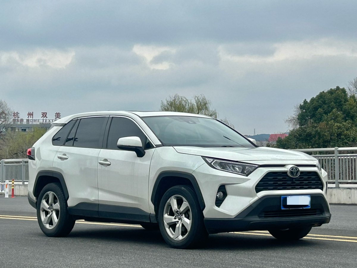 2021年2月豐田 RAV4  2018款 榮放 2.0L CVT兩驅(qū)風(fēng)尚版