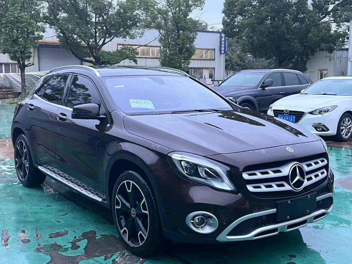 奔馳 奔馳GLA  2017款 GLA 220 4MATIC 時(shí)尚型圖片