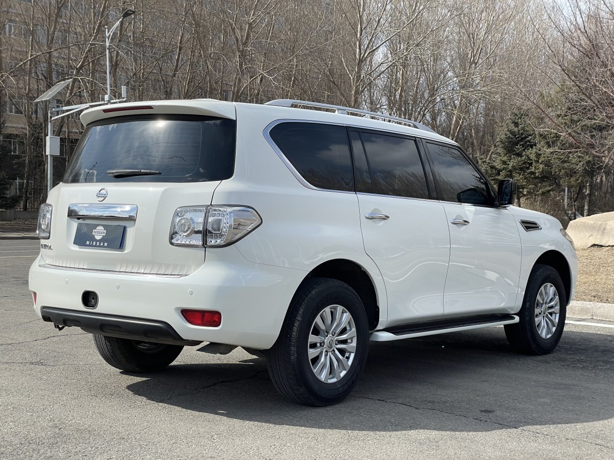 日產(chǎn) 途樂  2018款 4.0L 鉑金型圖片