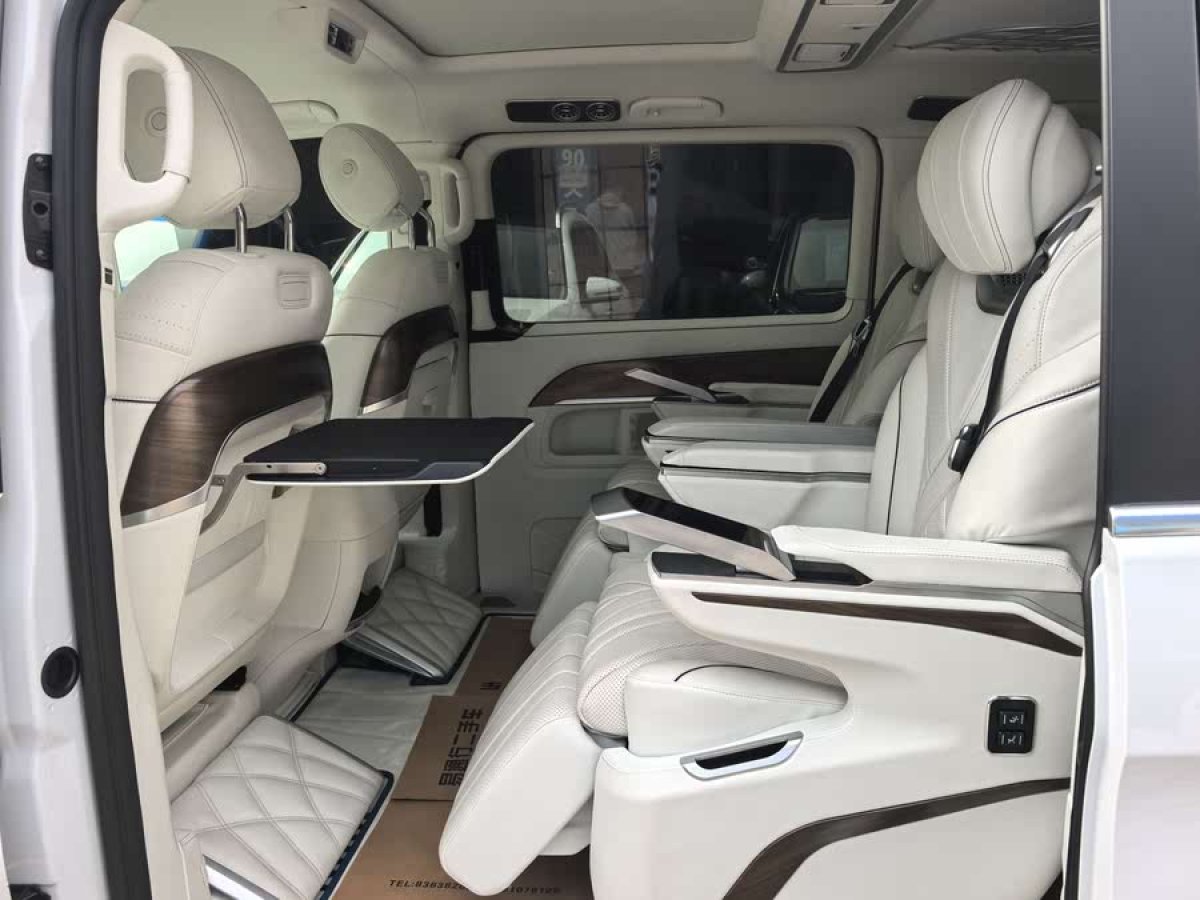 奔馳 V級(jí)  2021款 V 260 L 長(zhǎng)軸距豪華版圖片
