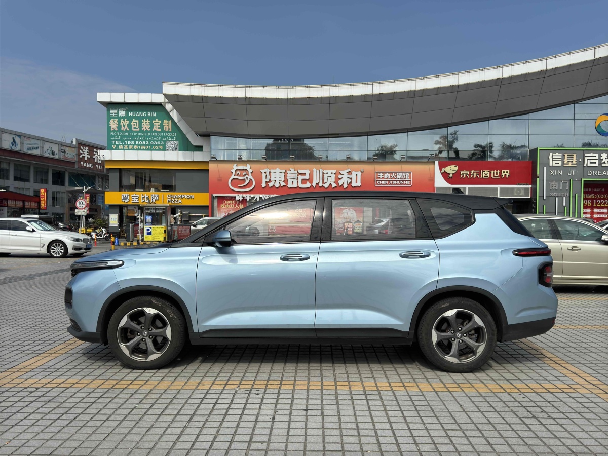 寶駿 RM-5  2019款 1.5T CVT 24小時(shí)在線尊貴型 6座圖片