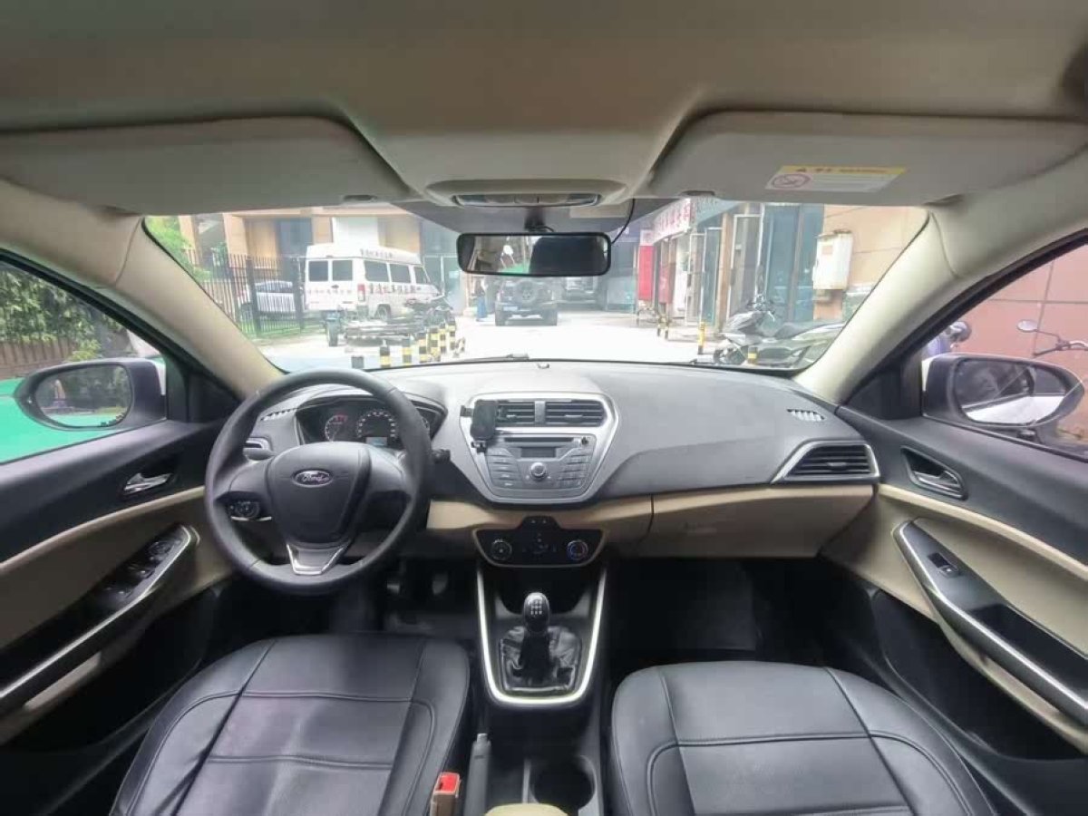 福特 福睿斯  2015款 1.5L 手動舒適型圖片