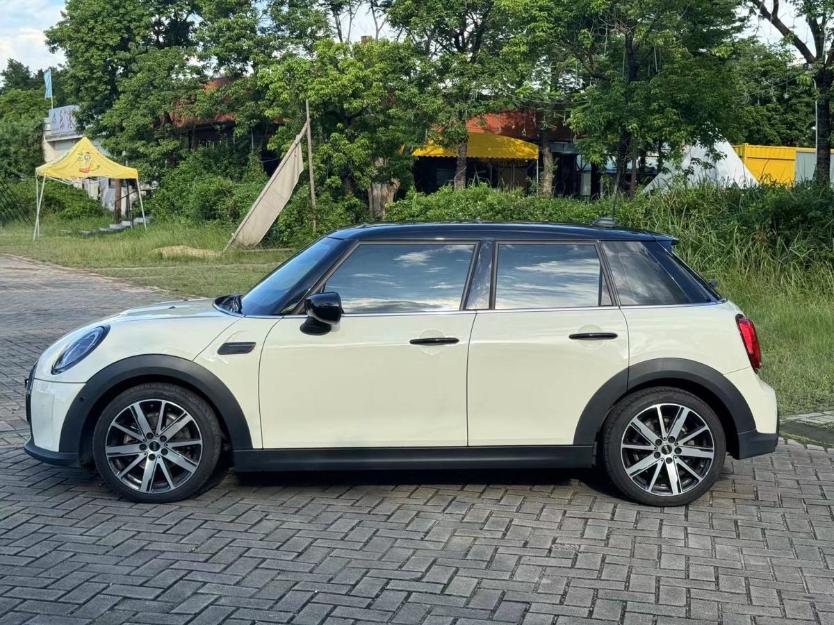 MINI MINI  2022款 1.5T COOPER 藝術(shù)家 五門版圖片