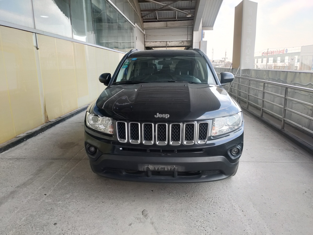 Jeep 指南者  2011款 2.4L 四驅(qū)運動版圖片