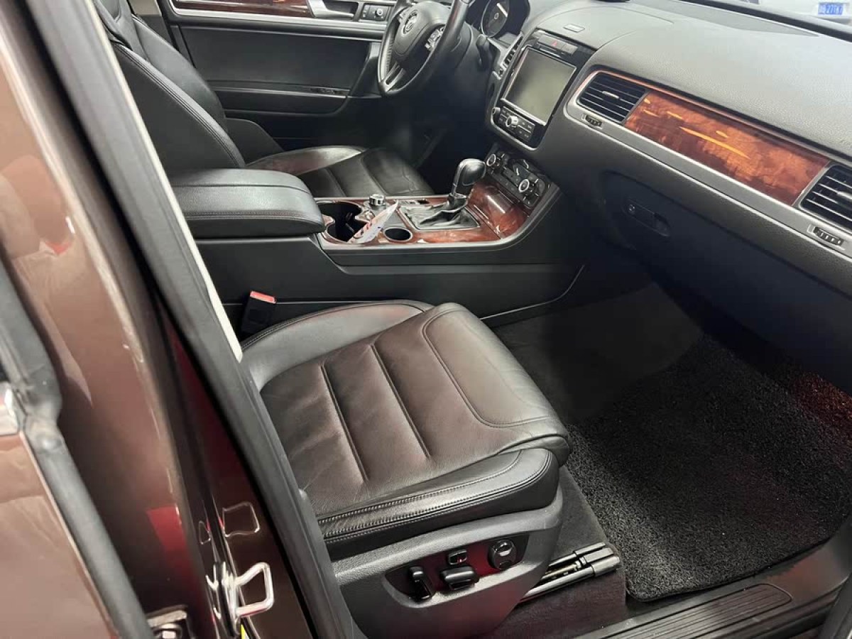 大眾 途銳  2011款 3.0TDI 柴油標(biāo)配型圖片