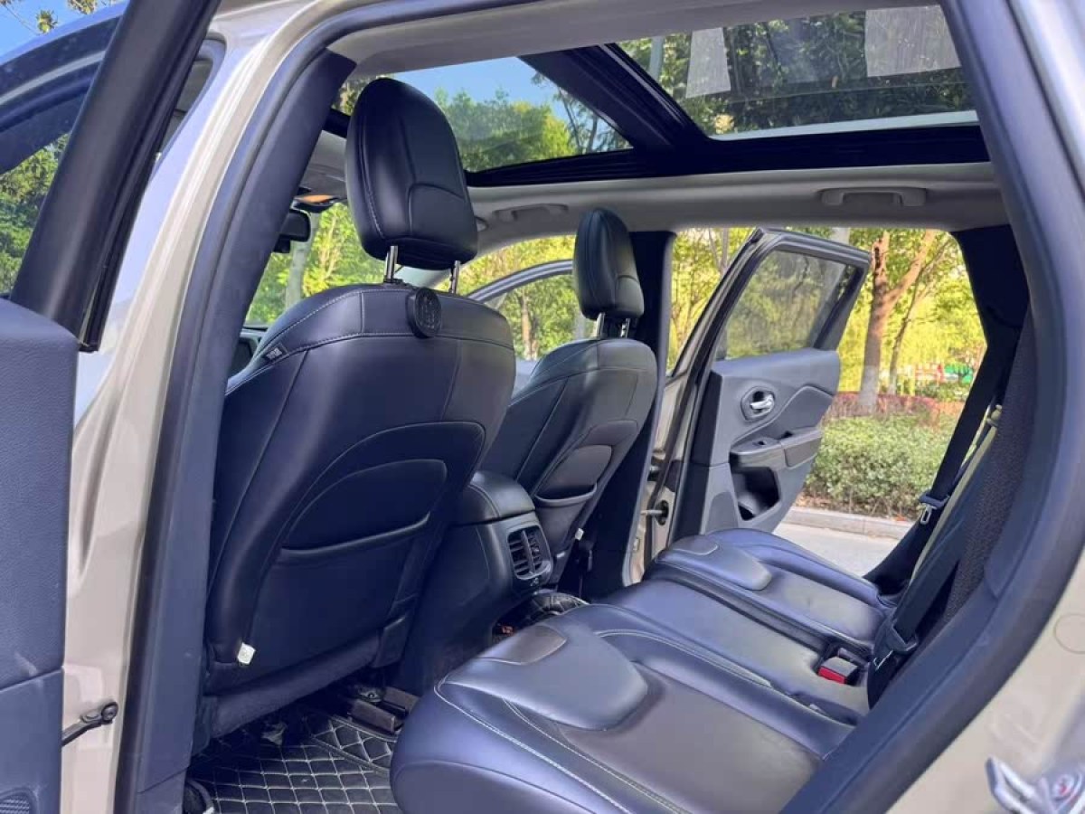 Jeep 自由光  2016款 2.4L 專業(yè)智能版圖片