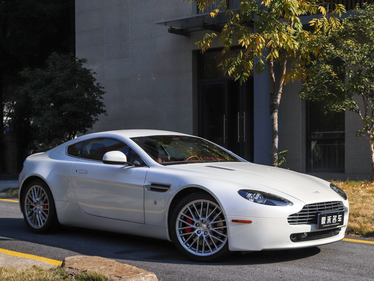 阿斯顿·马丁 v8 vantage 2011款 4.7l sportshift coupe图片