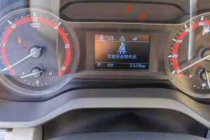 RV80 上汽大通 2.0T生活家V80房車橫床