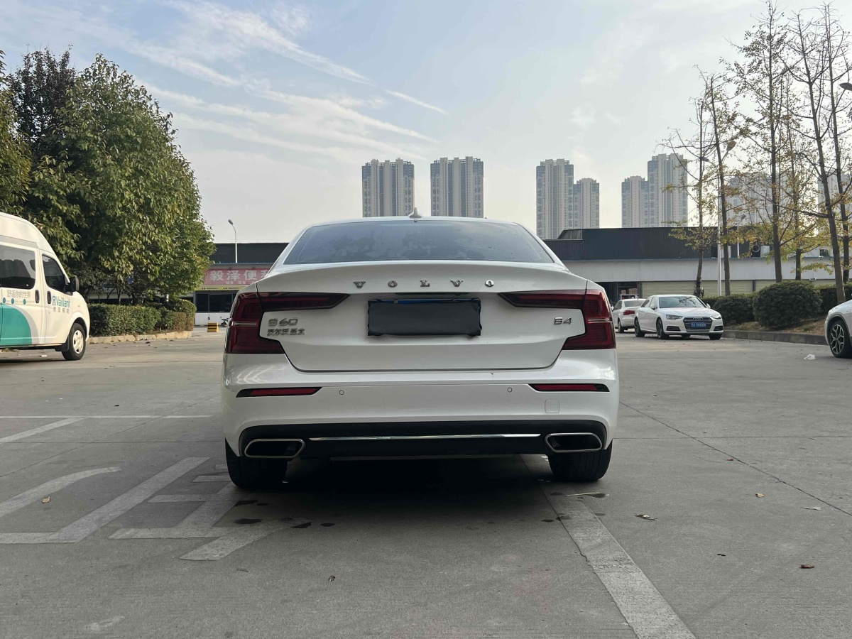 沃爾沃 S60L  2022款 B4 智逸豪華版圖片