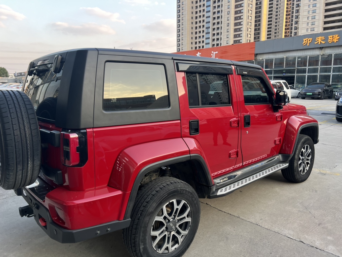 北京 BJ40  2020款 2.0T 自動四驅(qū)城市獵人版?zhèn)b客型圖片