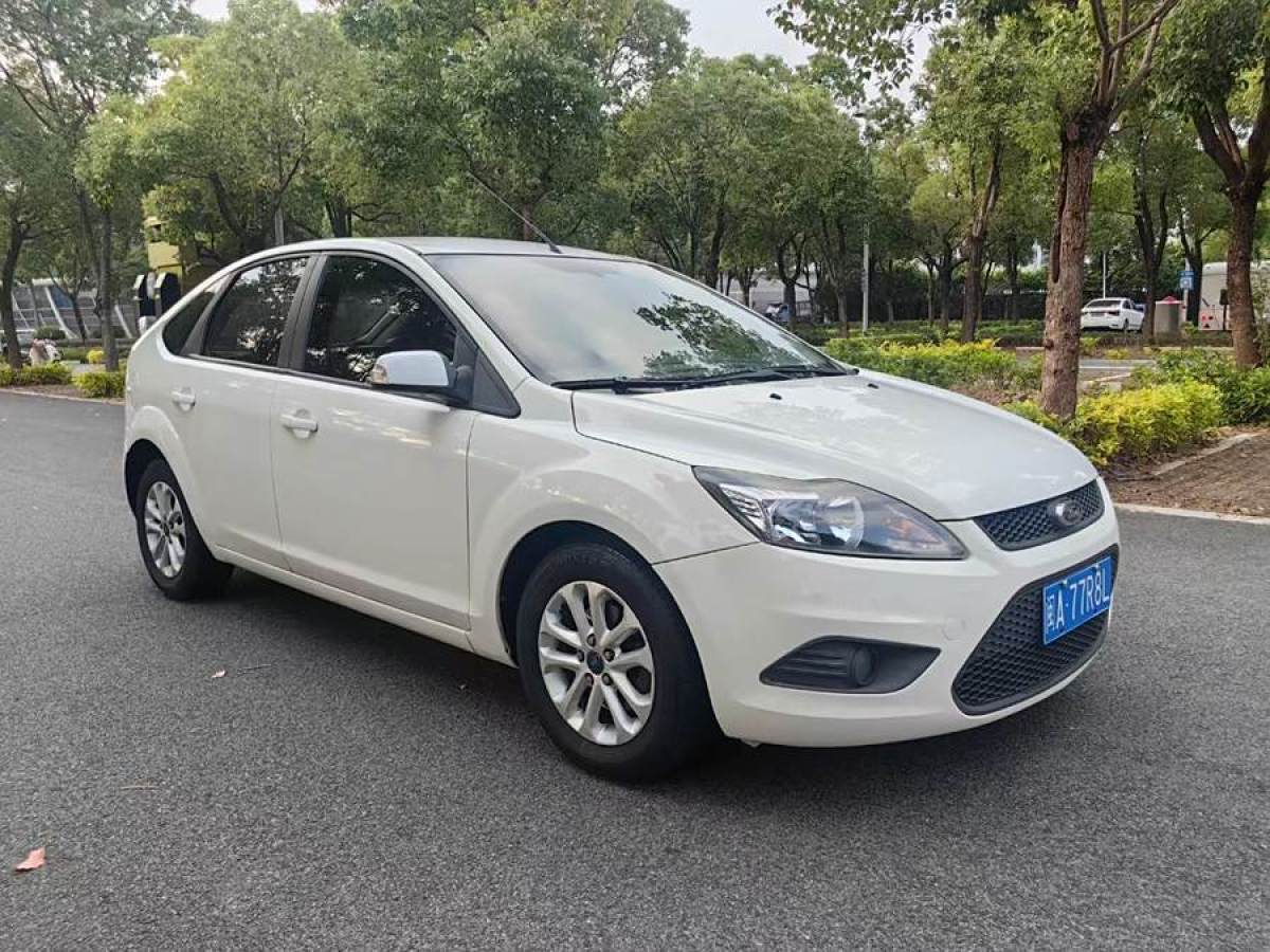 福特 ?？怂? 2013款 兩廂經(jīng)典 1.8L 手動基本型圖片