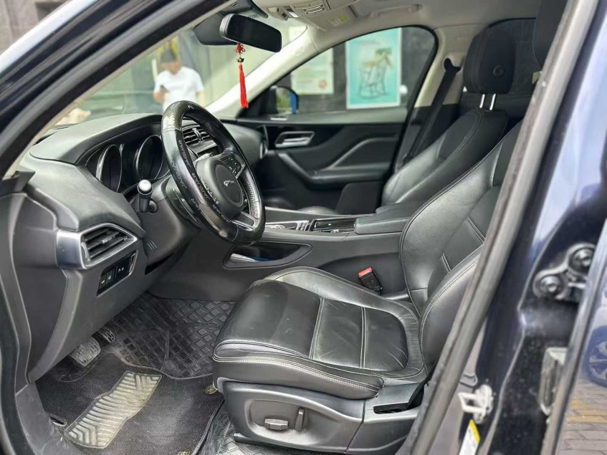 捷豹 XE  2018款 2.0T 200PS 兩驅(qū)R-Sport運(yùn)動(dòng)版圖片