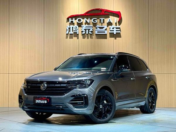 大众 途锐  2022款 3.0TSI 锐享版 曜黑运动套装