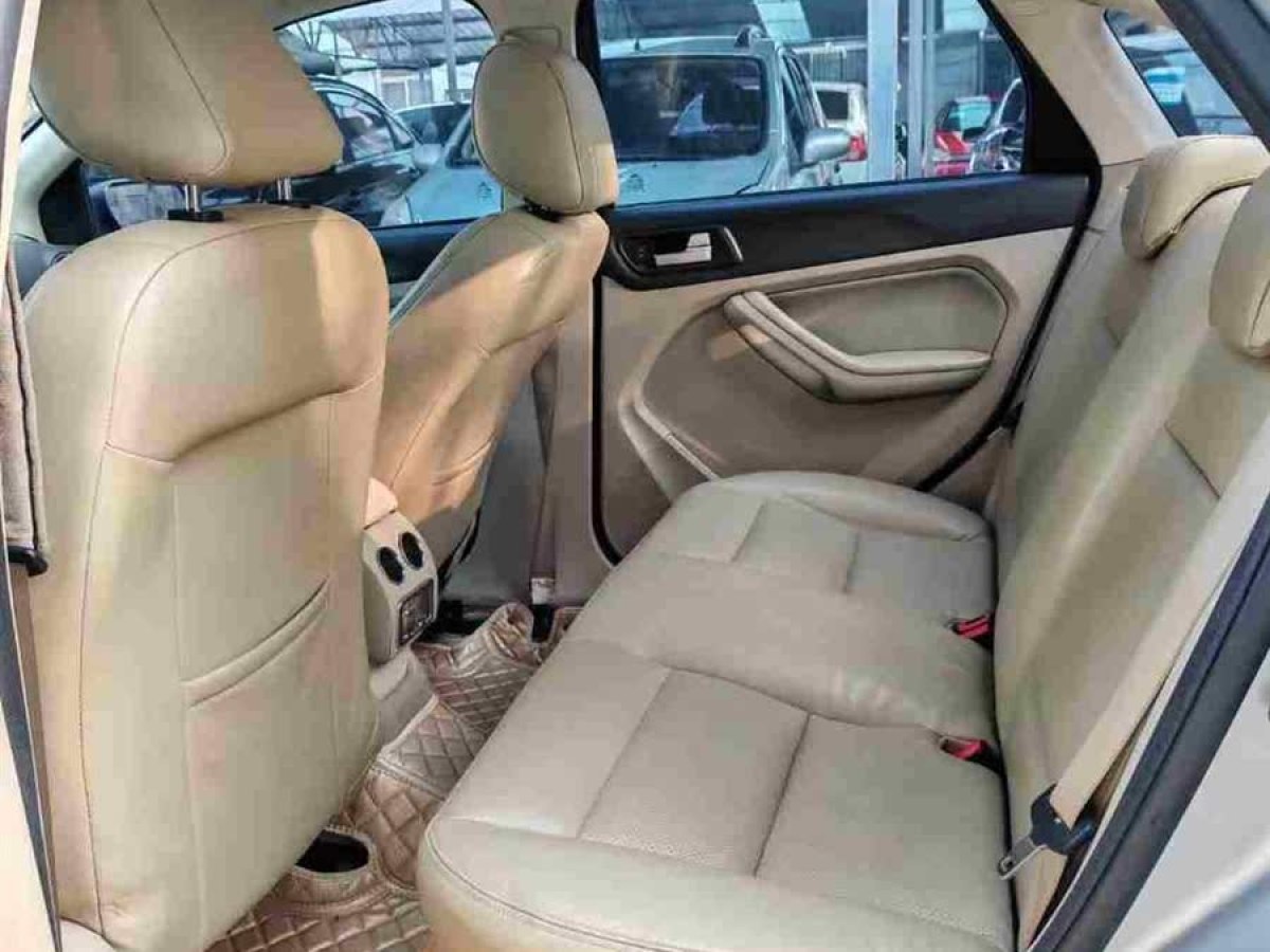 福特 福克斯  2011款 三廂 1.8L 手動舒適型圖片
