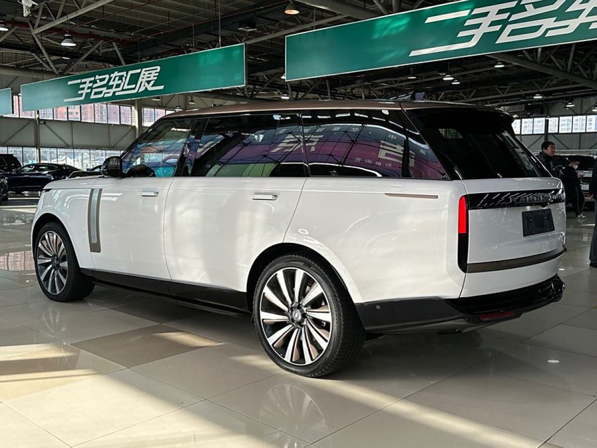 路虎 攬勝  2023款 4.4 V8 SV尊榮創(chuàng)世加長版圖片