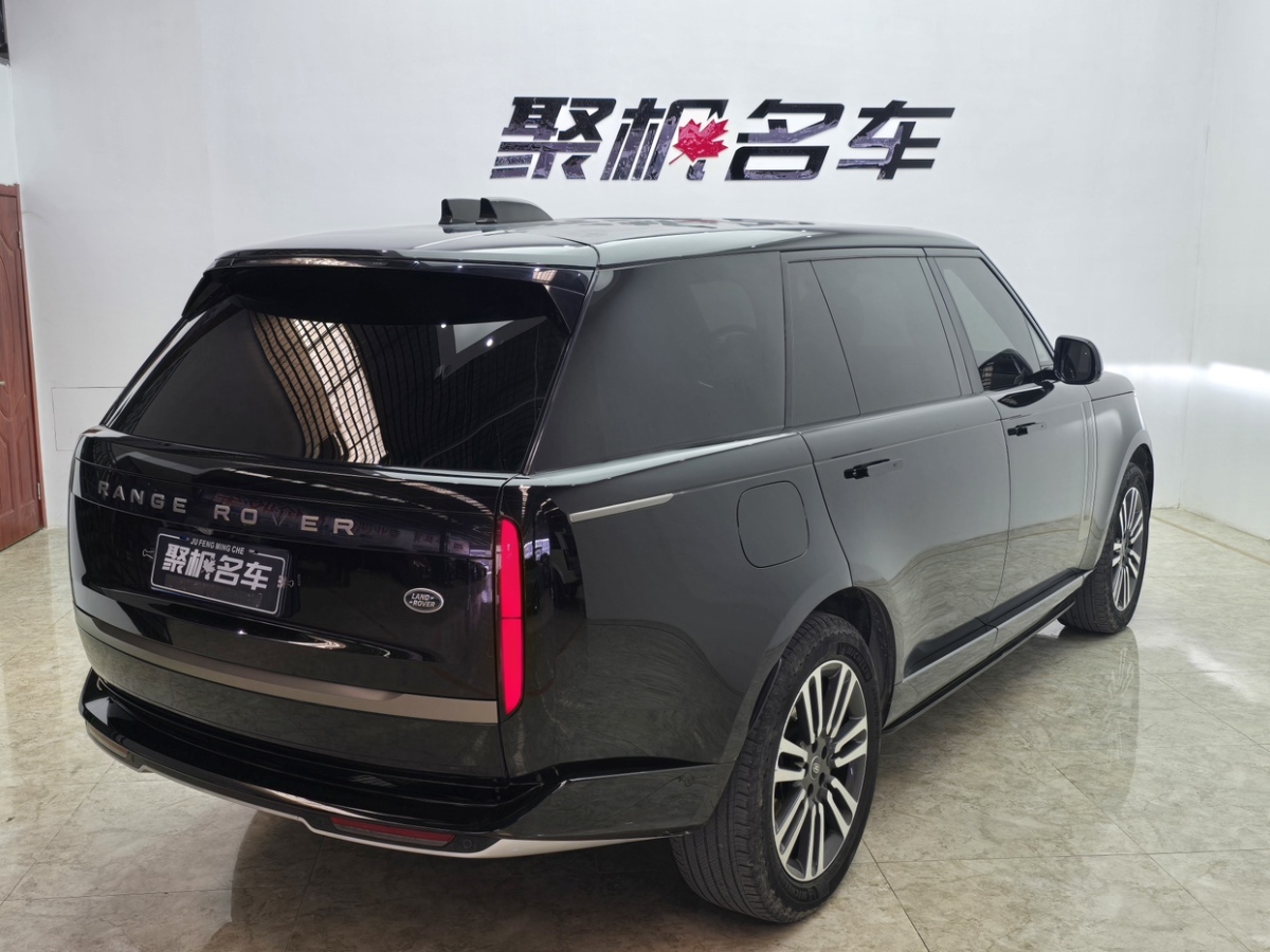 路虎 攬勝  2023款 改款 3.0 L6 400PS 盛世加長(zhǎng)版圖片
