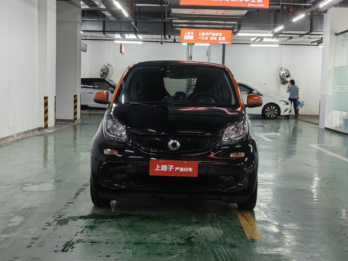 2018年5月smart fortwo  2018款 1.0L 52千瓦硬頂激情版