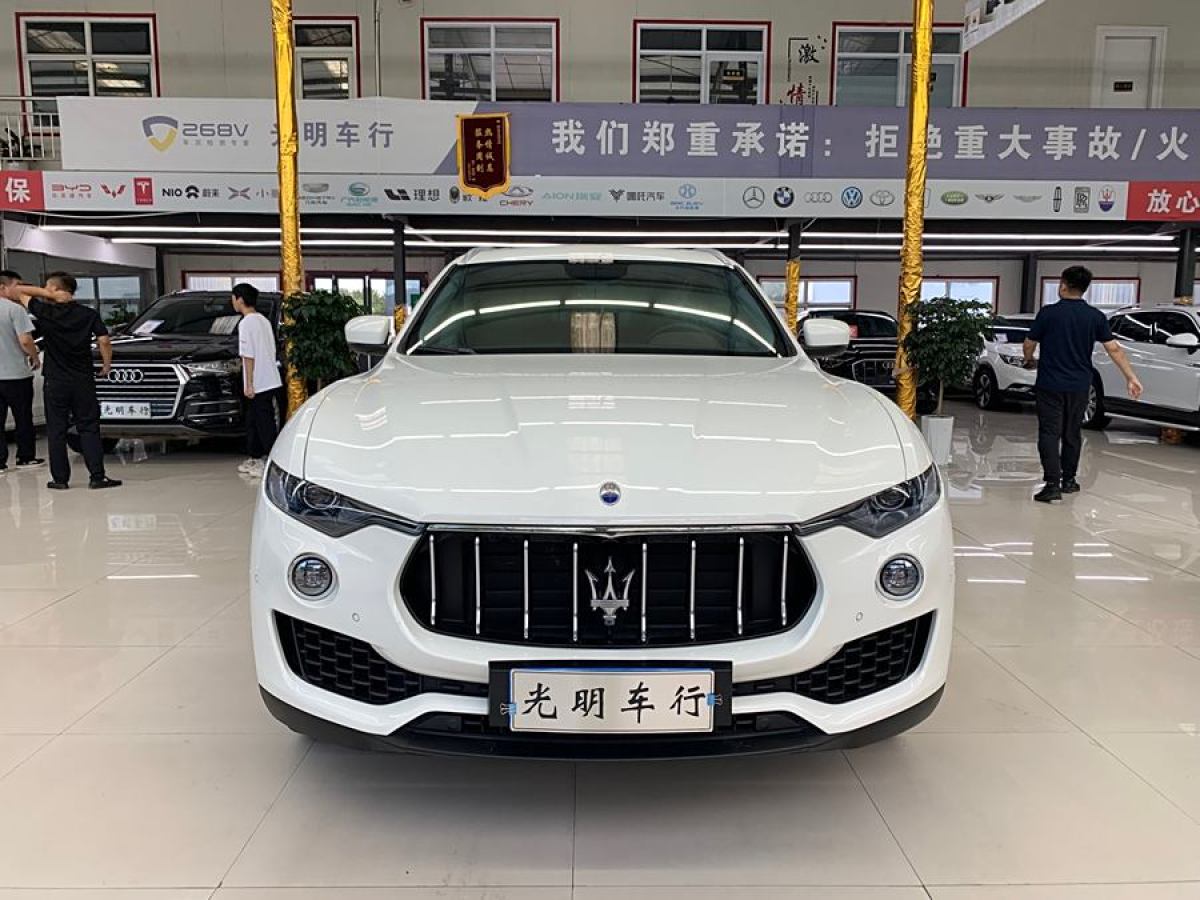 2019年3月瑪莎拉蒂 Levante  2019款 3.0T 350Hp 標(biāo)準(zhǔn)版 國(guó)VI