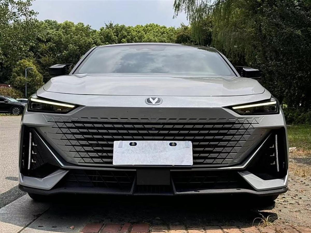 長(zhǎng)安 長(zhǎng)安UNI-V  2022款 1.5T 尊貴型圖片