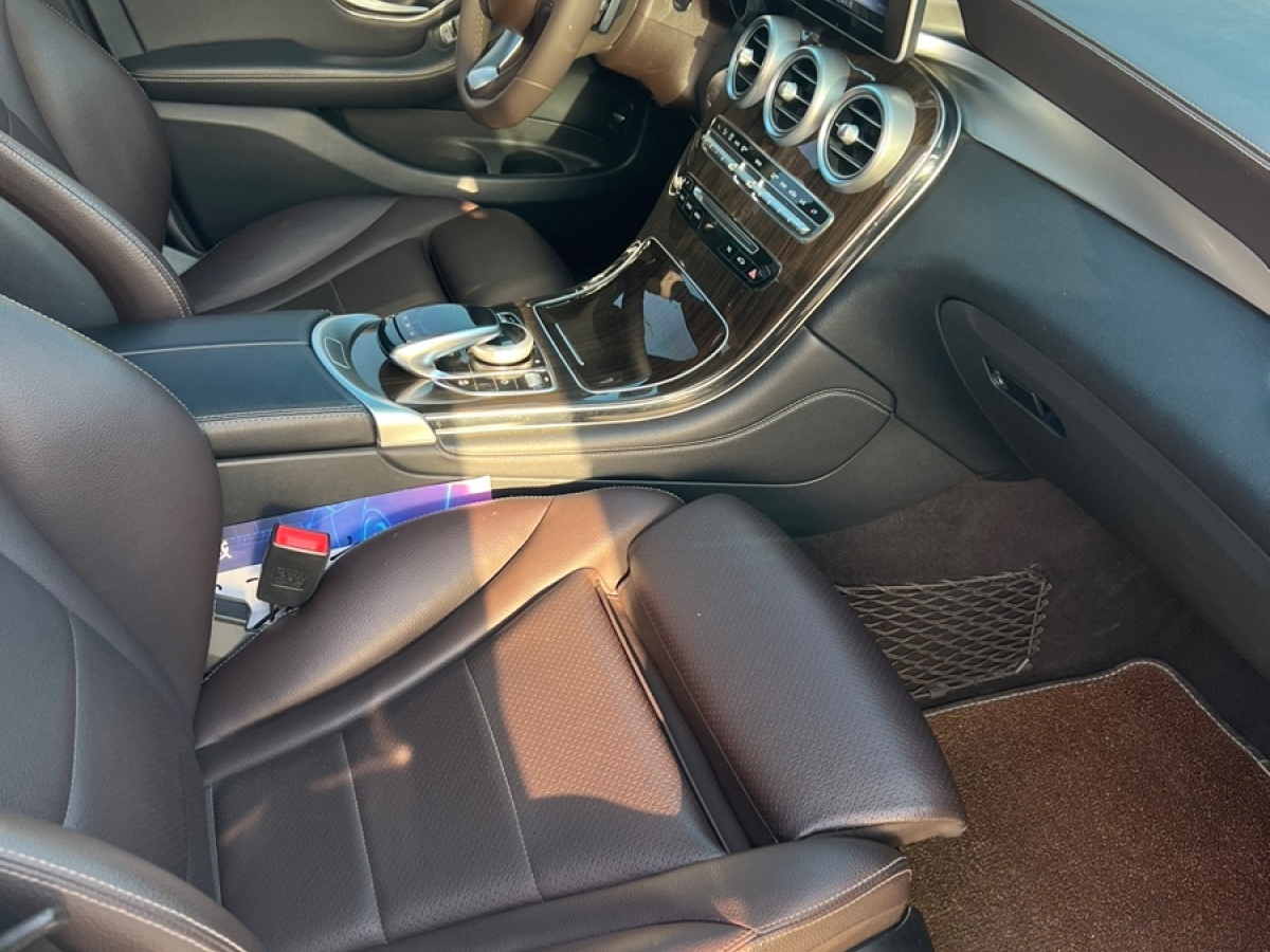 2018年4月奔驰 奔驰GLC  2018款 改款 GLC 260 4MATIC 动感型