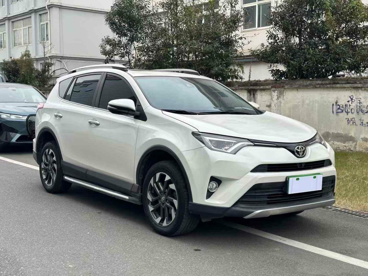 豐田 RAV4榮放  2018款 2.0L CVT兩驅(qū)風(fēng)尚X版圖片