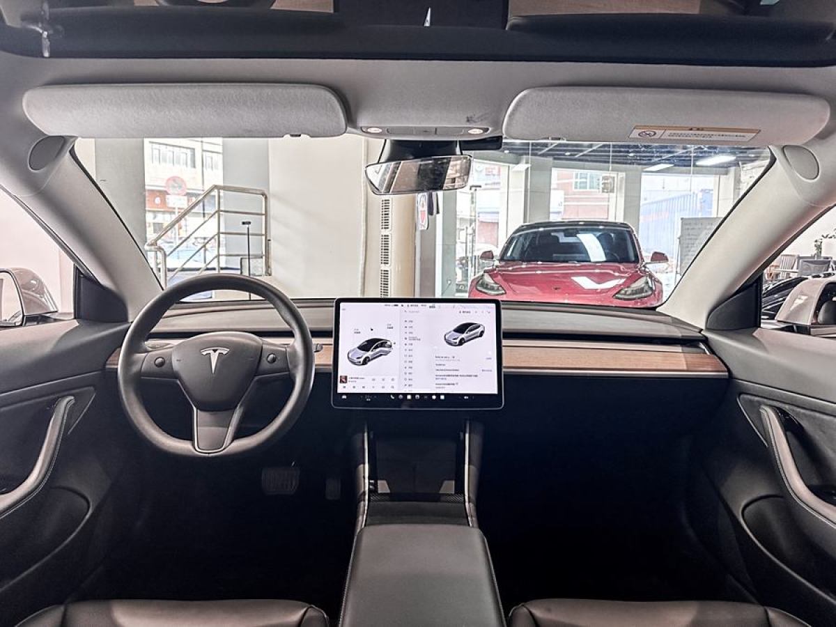 特斯拉 Model Y  2020款 改款 標(biāo)準(zhǔn)續(xù)航后驅(qū)升級版圖片