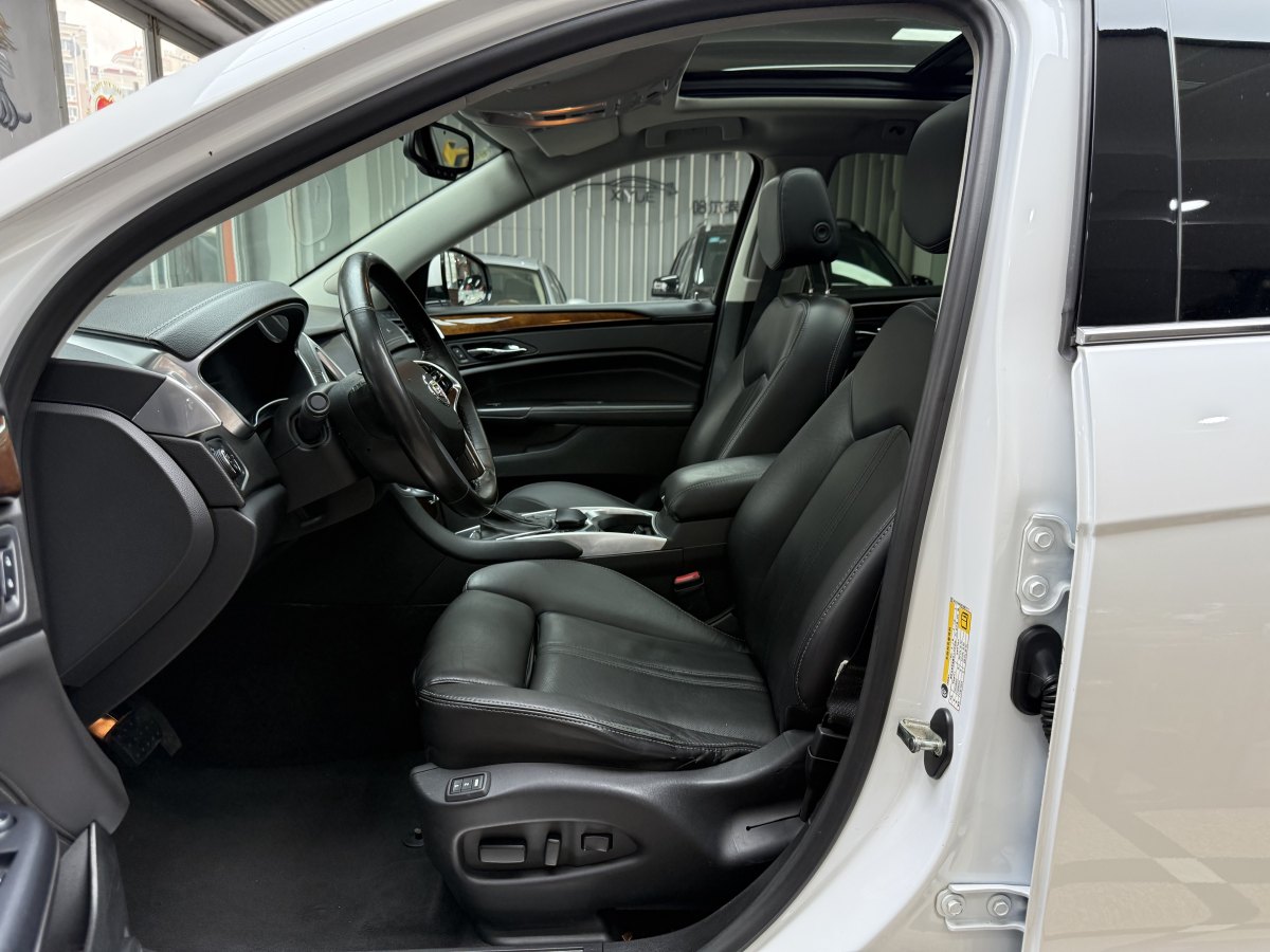 凱迪拉克 SRX  2013款 3.0L 領(lǐng)先型圖片
