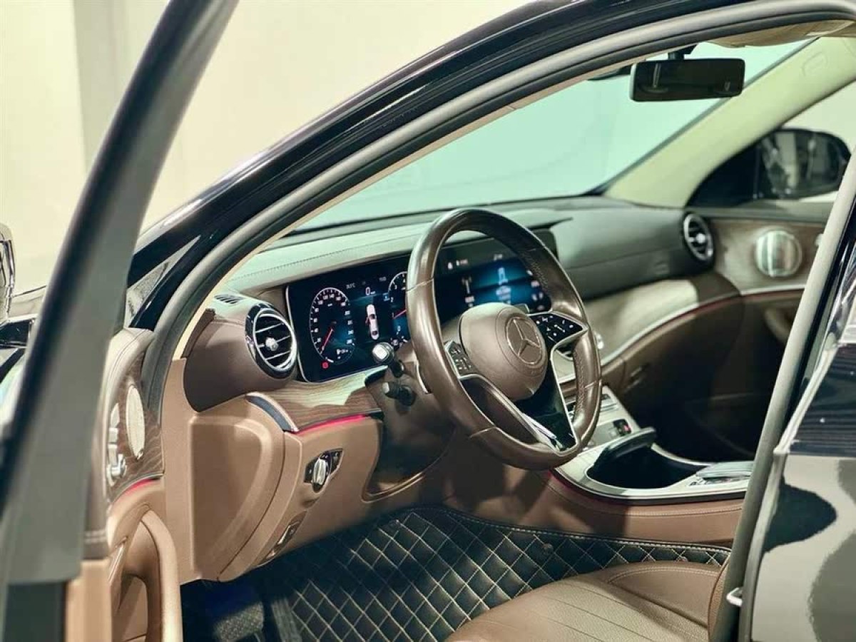 奔馳 奔馳E級(jí)  2021款 改款 E 300 L 豪華型圖片