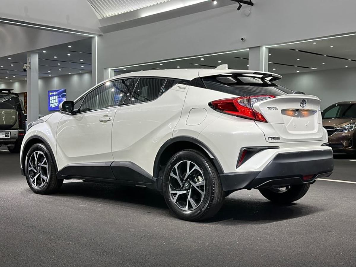 豐田 C-HR  2020款 2.0L 領(lǐng)先版圖片