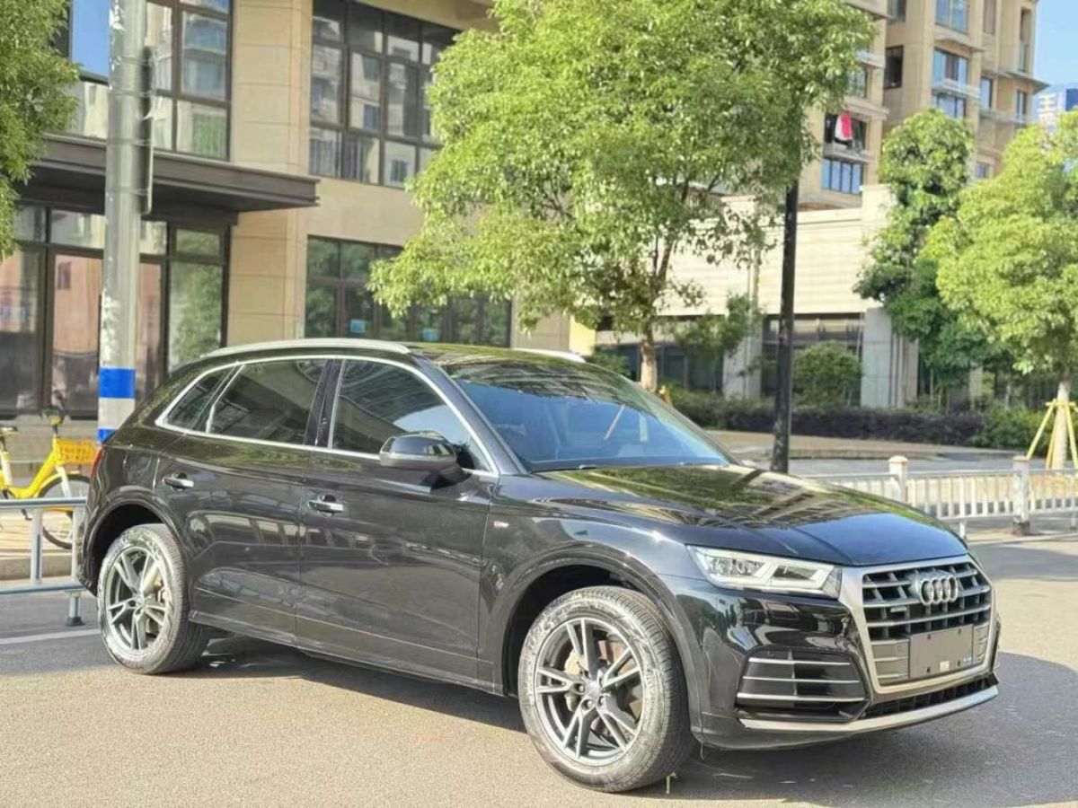 奧迪 奧迪Q3  2020款 35 TFSI 時(shí)尚動(dòng)感型圖片