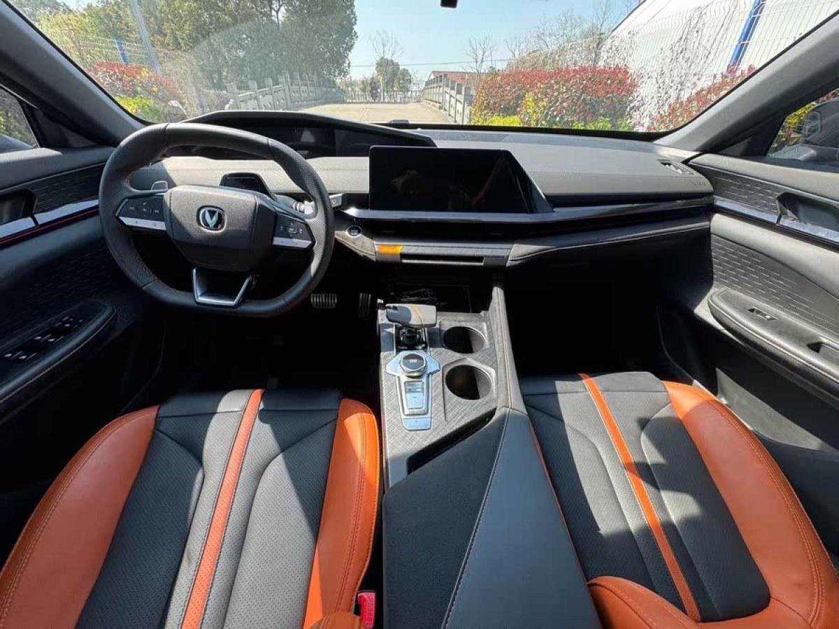 長(zhǎng)安 長(zhǎng)安UNI-V  2024款 1.5T 尊貴運(yùn)動(dòng)型圖片
