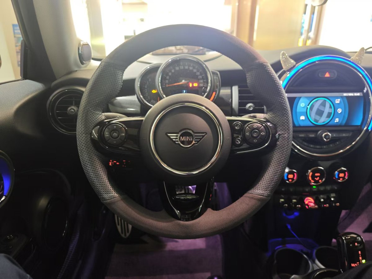 MINI MINI  2020款 1.5T COOPER 藝術(shù)家圖片